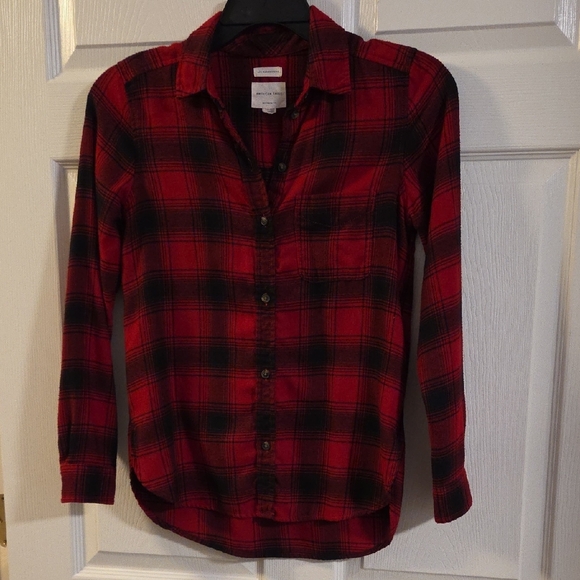 American Eagle Outfitters Tops - American Eagle Red and Black Plaid Shirt 💓4/$25